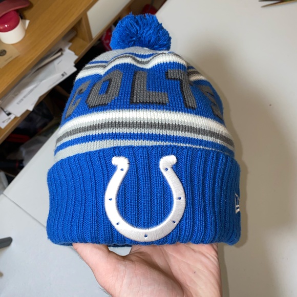 NFL New Era Indianapolis Colts Authentic Pom Beanie - Picture 2 of 11